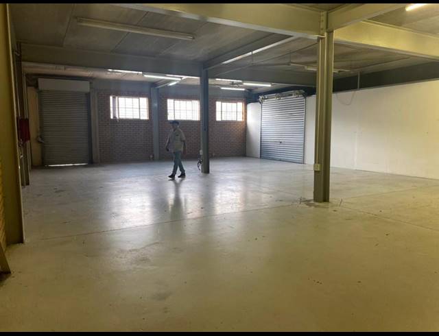 400M² WAREHOUSE TO LET IN EASTGATE